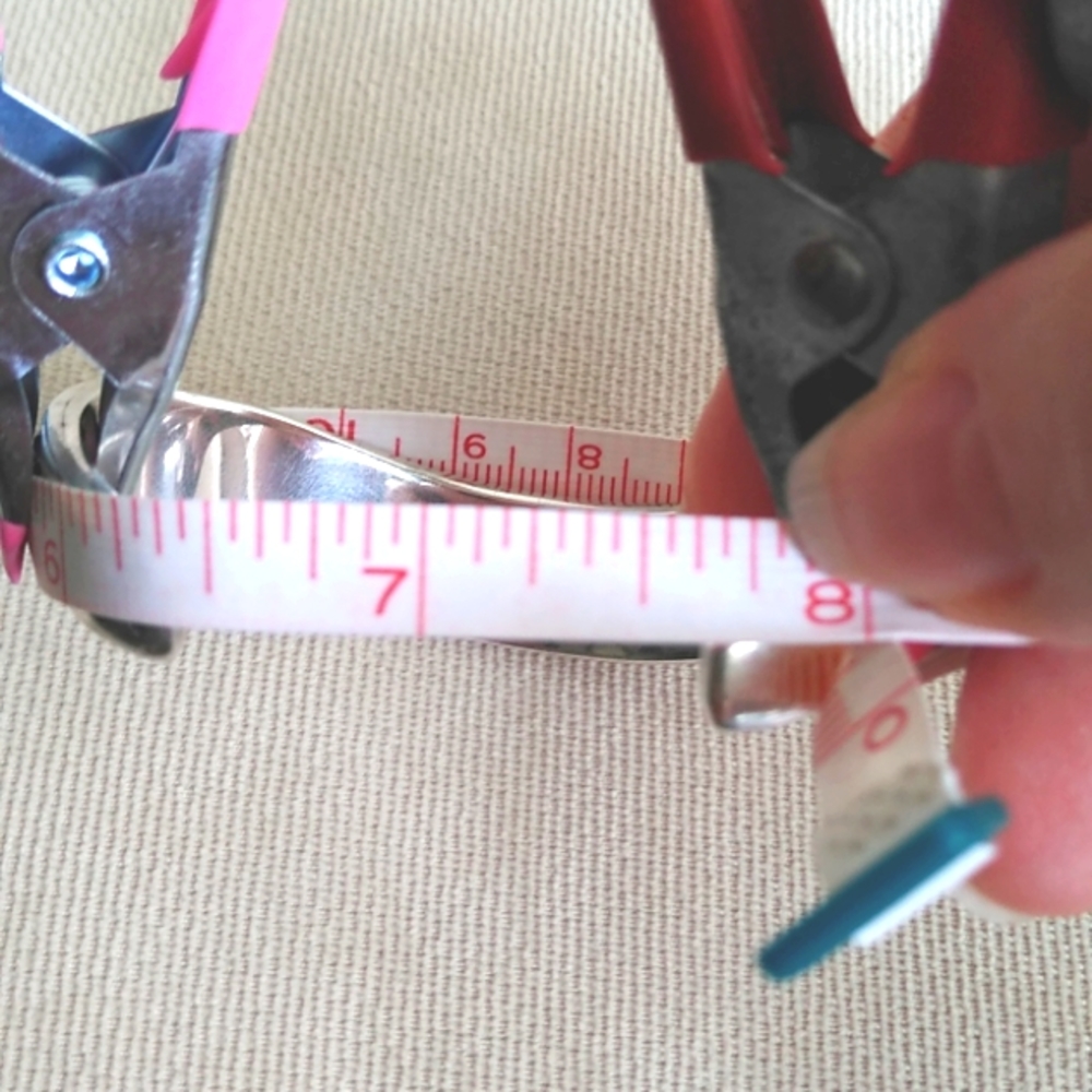 NATIVE AMERICAN WAVE INLAID CUFF BRACELET - Picture 12 of 16